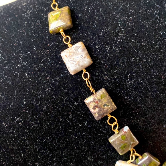 Locally made: Ladies Agate layered statement necklace. - Picture 3 of 4